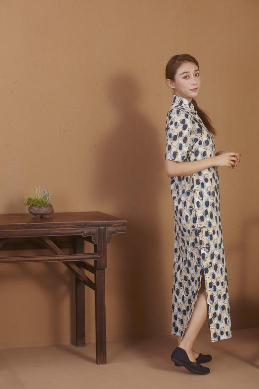 【漫物记】全棉蓝彩圆平四分袖旗袍 商品图4