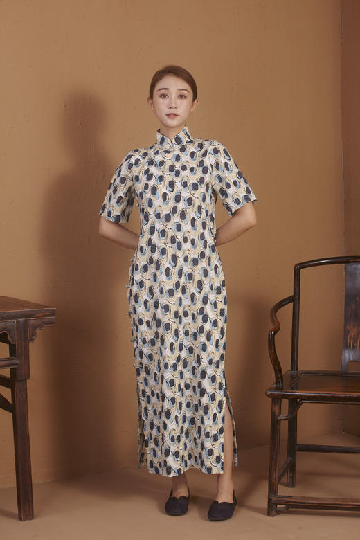 【漫物记】全棉蓝彩圆平四分袖旗袍 商品图5