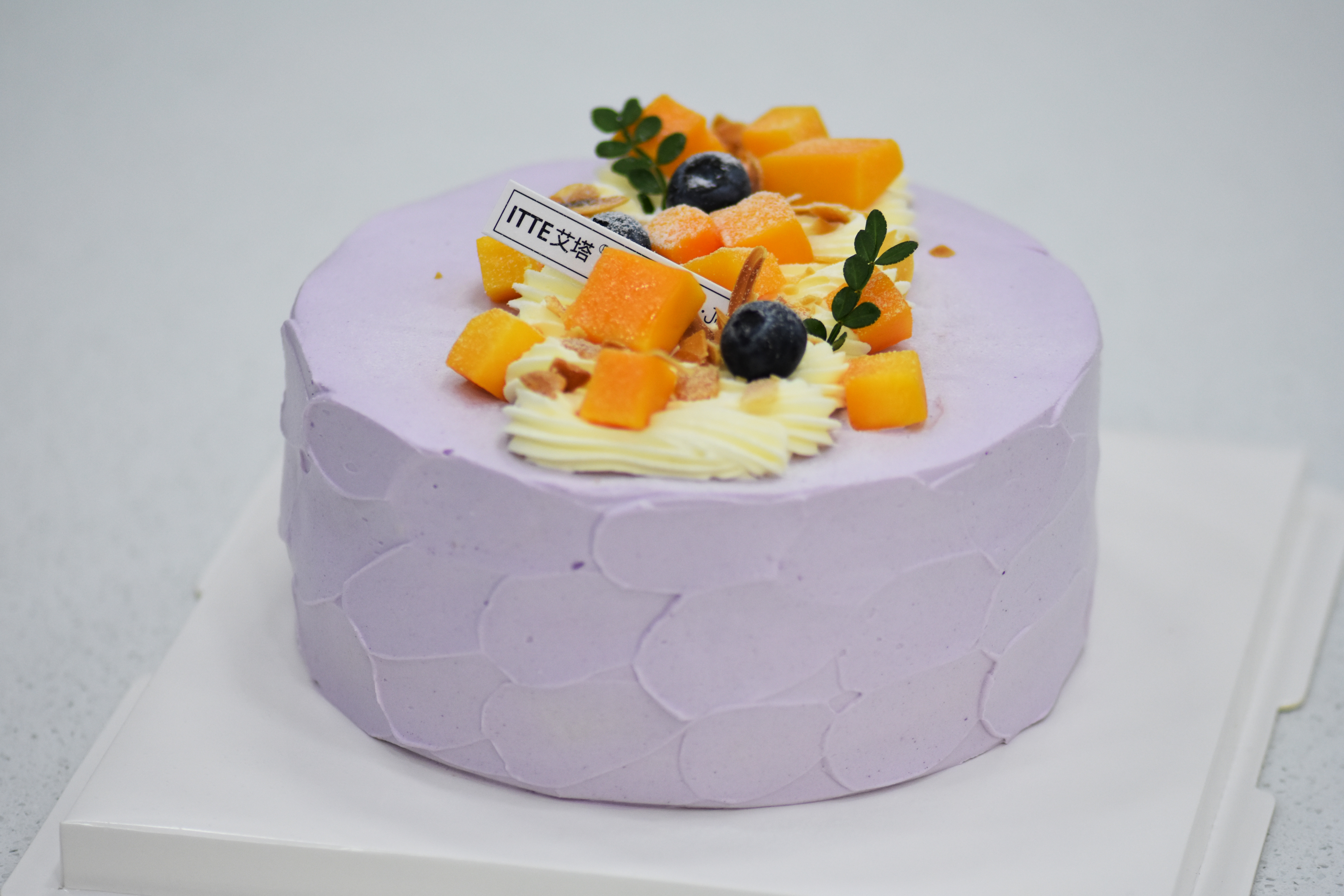 【芋泥爆浆蛋糕】自然爆浆的视觉渲染，丝滑细腻的口感，视觉与味觉的双重享受