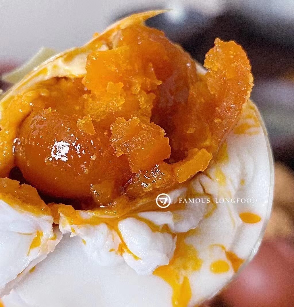 【2025新二十批】回归鸭蛋本来之味，真正的农家散养【少盐鸭蛋】红黏土+食盐+井水、裹泥，越新鲜越好吃 越早食用口感越好哦