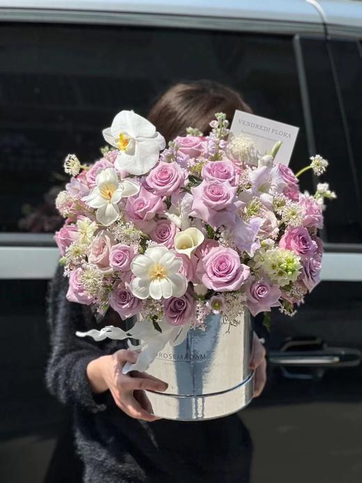 【仅你可见】紫色玫瑰混搭抱抱桶 商品图0