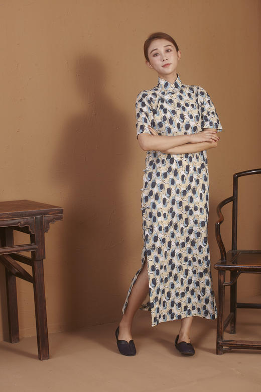 【漫物记】全棉蓝彩圆平四分袖旗袍 商品图6