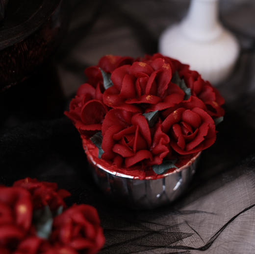 520绽放玫瑰四朵|豆沙韩式裱花（纸杯蛋糕） 商品图1