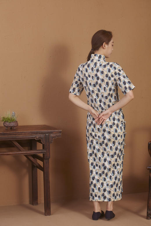 【漫物记】全棉蓝彩圆平四分袖旗袍 商品图2