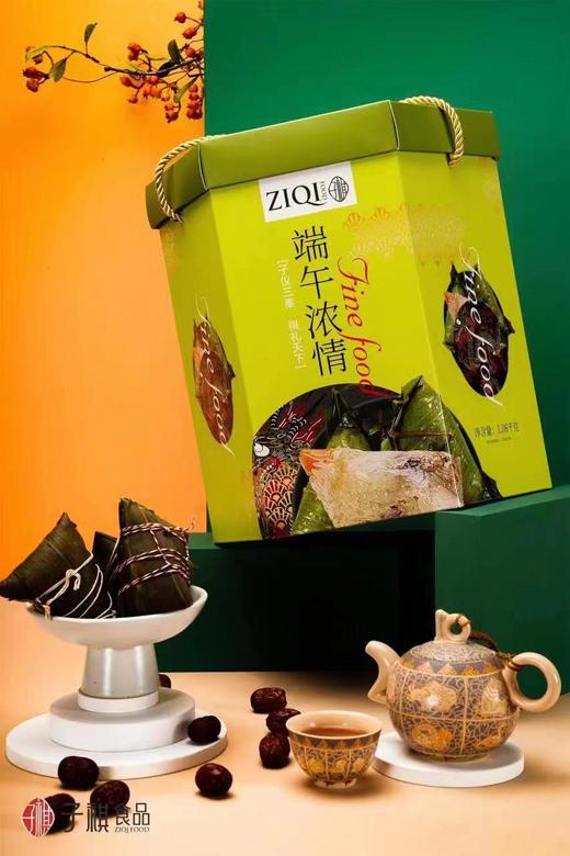 端午浓情（子琪粽子礼盒）138元/盒1080克（豆沙粽120g*3、
蜜枣粽120g*3、黑芝麻粽120g*2、蓝莓松仁凉糕120g*1） 商品图0