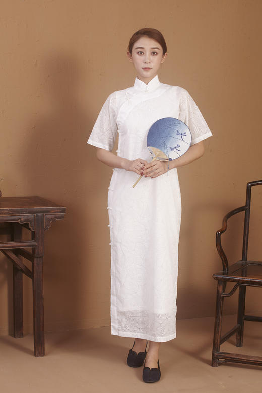【漫物记】烂花棉连肩三分袖白色树叶纹旗袍（不含内搭） 商品图0