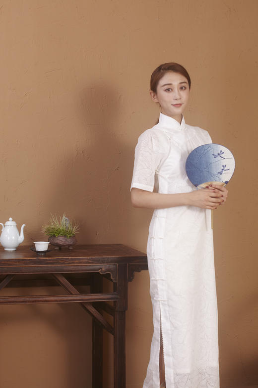 【漫物记】烂花棉连肩三分袖白色树叶纹旗袍（不含内搭） 商品图2