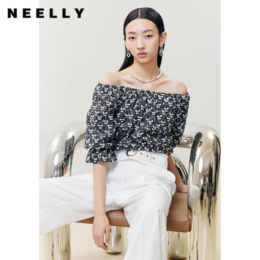 NEELLY纳俪商场同款撞色印花松紧一字肩衬衫女气质微喇袖短款上衣N22051R01119 商品图1