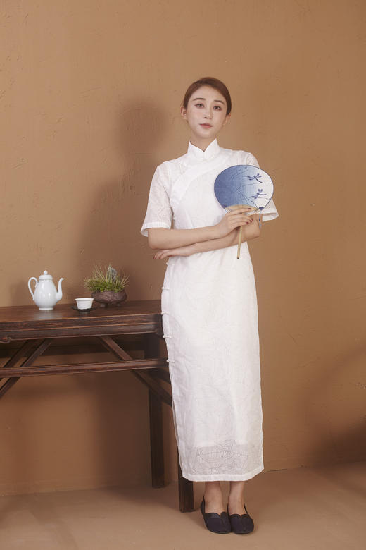 【漫物记】烂花棉连肩三分袖白色树叶纹旗袍（不含内搭） 商品图1