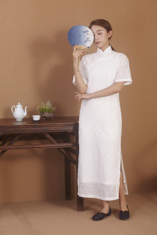 【漫物记】烂花棉连肩三分袖白色树叶纹旗袍（不含内搭） 商品图3