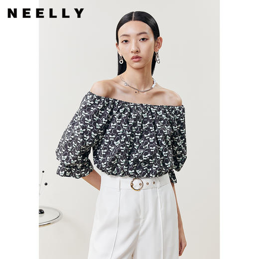 NEELLY纳俪商场同款撞色印花松紧一字肩衬衫女气质微喇袖短款上衣N22051R01119 商品图2