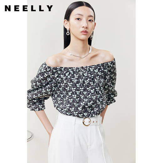 NEELLY纳俪商场同款撞色印花松紧一字肩衬衫女气质微喇袖短款上衣N22051R01119 商品图3