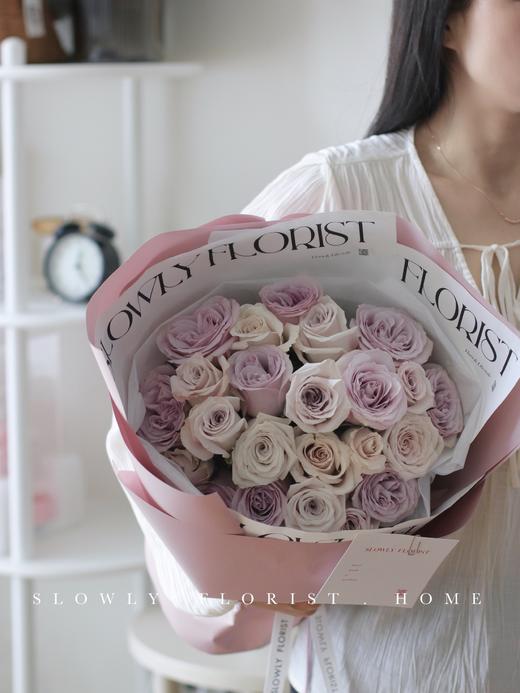 灰紫玫瑰花束 商品图2