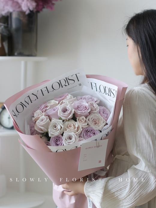 灰紫玫瑰花束 商品图1