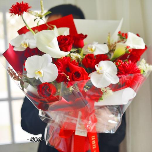 《朱砂痣与白月光》红玫瑰蝴蝶兰花束 商品图2