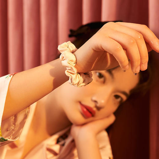 金三塔新品真丝桑蚕丝法式复古简约大肠发圈（小号 中号）   JXQ243/JXQ244 商品图2