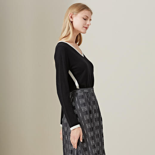 METTE2020春夏新品女士V领100%羊毛衫时尚撞色薄款内搭修身毛衣 商品图3