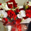 《朱砂痣与白月光》红玫瑰蝴蝶兰花束 商品缩略图7