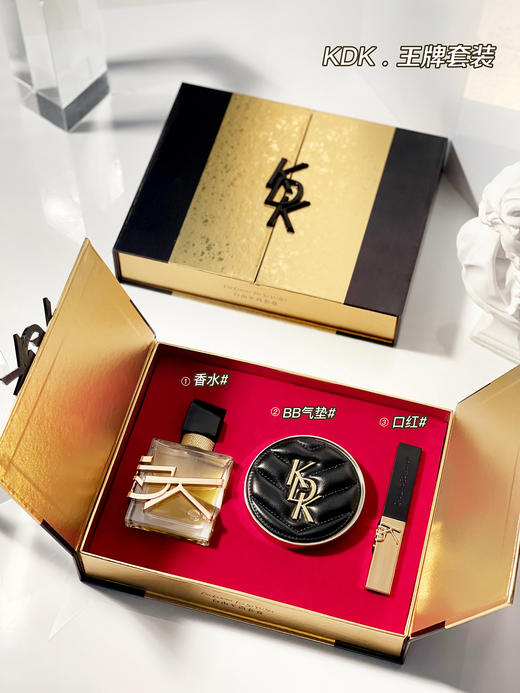 爆款~店长推荐！自由至尚套盒高颜值520彩妆礼盒，惊喜不断！它的出现，让你的生日、情人节、送礼都更精彩！高端礼物三件套，让TA更加满意！ 商品图2