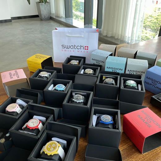 爆款来啦～贸易公司订单货 欧米*swatch联名款实物，年轻版超霸BIOCERAMIC MoonSwatch星球系列！价值2500+有钱买不到系列 商品图2