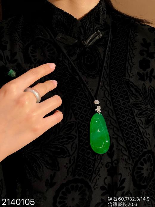 2140105，艳绿福瓜吊坠，具体价格微信咨询。 商品图5