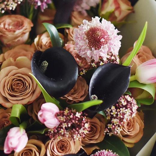 《黑马骑士》黑色海芋卡布奇诺花束 商品图6