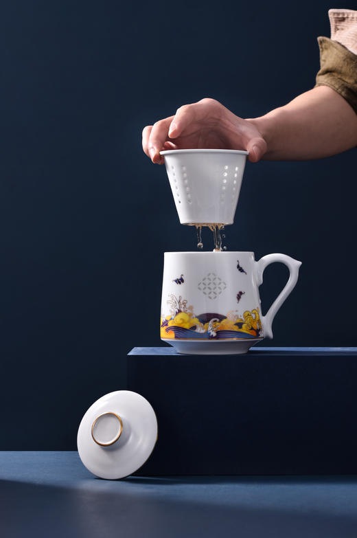 实用精美 人气办公杯 | 富玉陶瓷 波澜系列大容量过滤办公杯 带盖三件套马克杯 商品图1