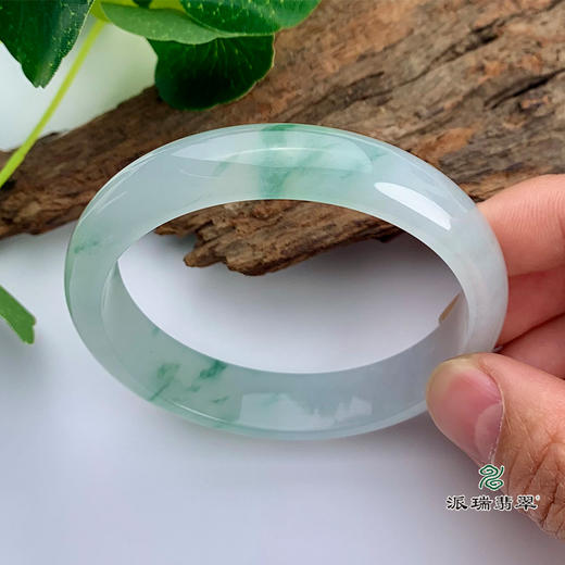 派瑞翡翠 翡翠手镯 糯冰种 飘绿色 商品图0