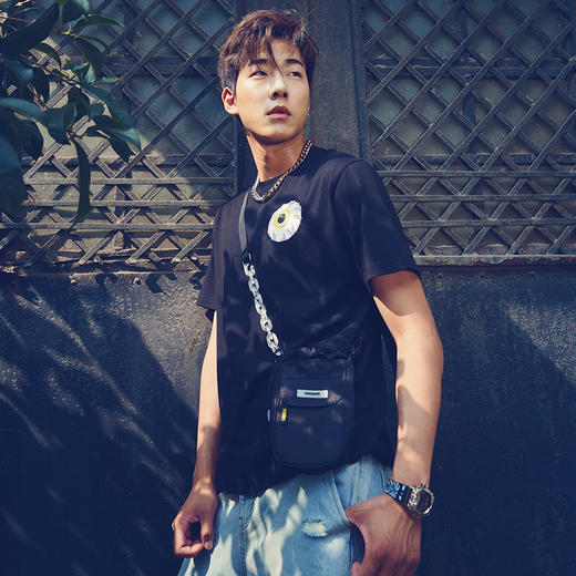 MISHKA大眼球潮牌2022春夏新品街头休闲M印花圆领短袖T恤男女同款M21100051M 商品图4