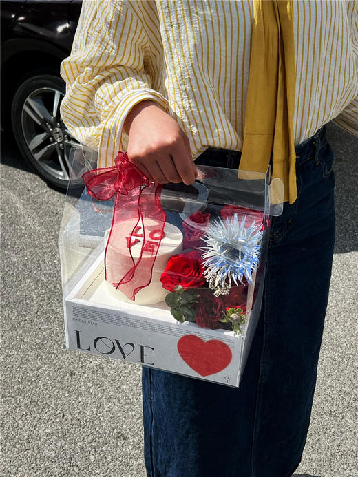    LOVE · 蛋糕鲜花礼盒 商品图1