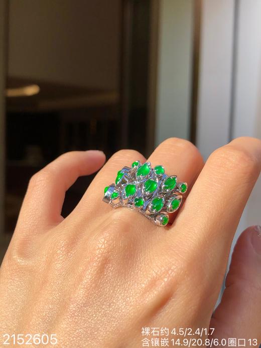 2152605，玻璃艳绿随形戒指，39999。 商品图3