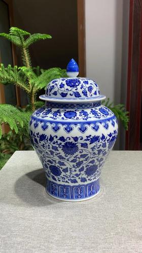 柴窑缠枝莲将军罐