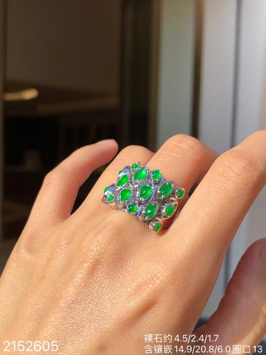 2152605，玻璃艳绿随形戒指，39999。 商品图2