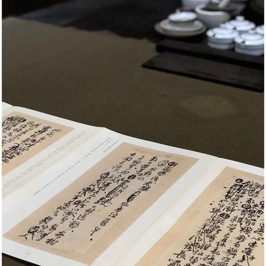 《王铎七古诗册墨迹》，12开，册页装，郑亦山主编，中国美术学院出版社2022年一版一印，定价135，售价108元。

王铎，字觉斯，一字觉之，号十樵、嵩樵，又号痴庵、痴仙道人，别署烟潭渔叟，河南孟津人 商品图2