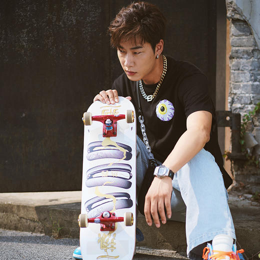 MISHKA大眼球潮牌2022春夏新品街头休闲M印花圆领短袖T恤男女同款M21100051M 商品图3