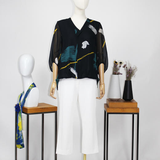 FOCALS福柯斯夏季新款宽松休闲V领七分袖印花套头衬衫F2Y2N216GV 商品图0