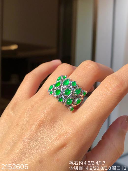 2152605，玻璃艳绿随形戒指，39999。 商品图1