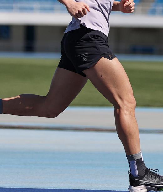 BODYWIT身体智慧飞天男3寸竞速跑步透气速干二合一手机袋短裤 商品图0