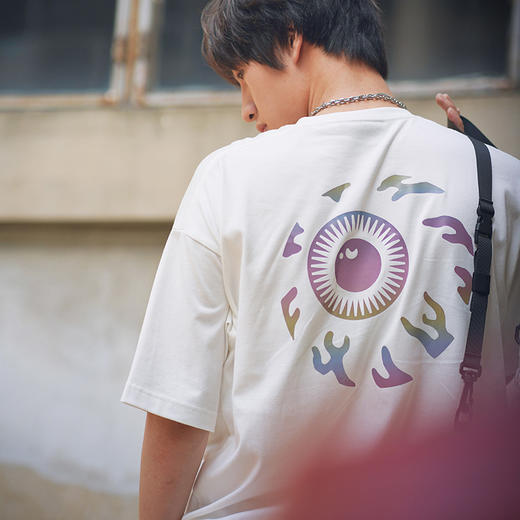 MISHKA大眼球潮牌2022春夏新品 渐变色印花圆领短袖T恤男女同款M21100057M 商品图3