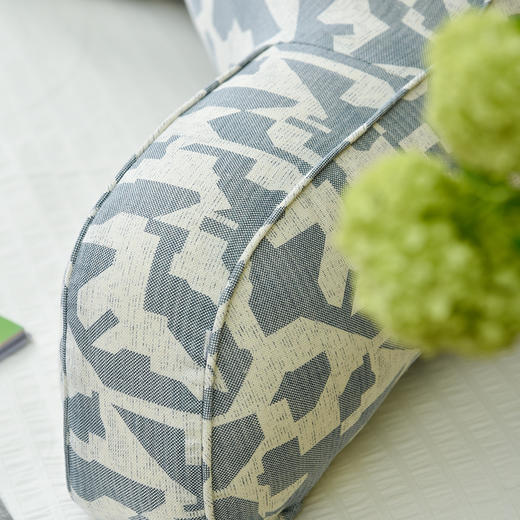 几何系列护颈多功能抱抱枕护腰靠垫 商品图3