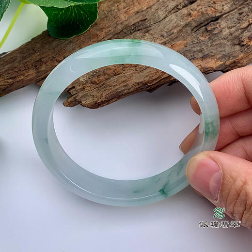 派瑞翡翠 翡翠手镯 糯冰种 飘绿色 商品图4