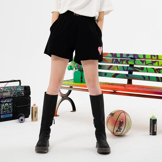 MISHKA大眼球潮牌2022春夏新品女士绣花高腰针织短裤休闲短裤M21100864W 商品图2