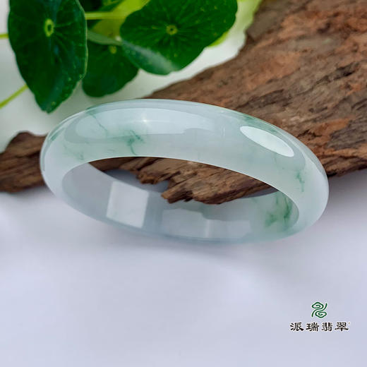 派瑞翡翠 翡翠手镯 糯冰种 飘绿色 商品图3