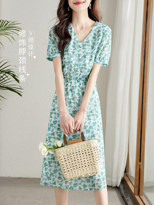 【专属特价】熙世界气质V领浪漫绿色碎花连衣裙夏新款收腰显瘦雪纺A字仙女裙 商品图1