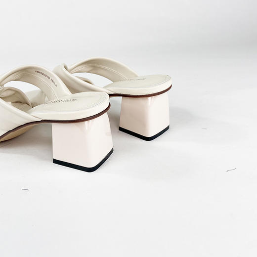 IUIU SECOND 夏季柔软羊皮方头交叉带粗跟凉拖鞋U20BJ23421 商品图4