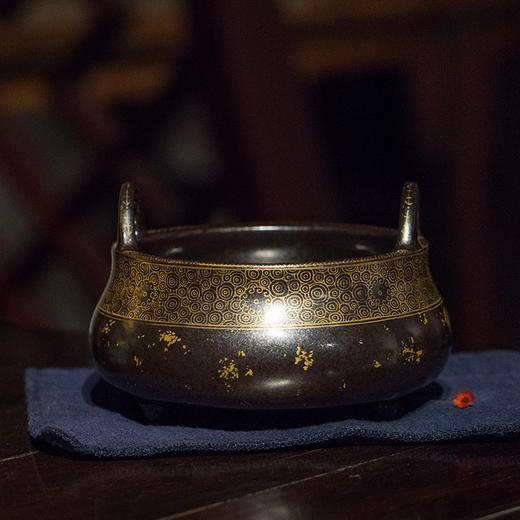 清 黑釉描金冲耳三足香炉 商品图0