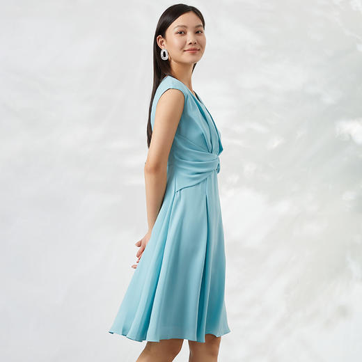 EITIE爱特爱夏季新款纯色百搭洋气收腰连衣裙6607367 商品图2