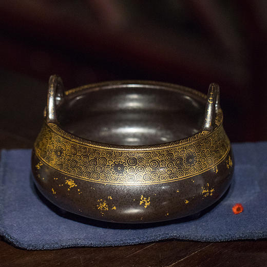清 黑釉描金冲耳三足香炉 商品图4