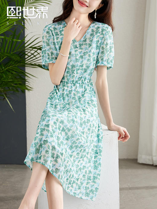 【专属特价】熙世界气质V领浪漫绿色碎花连衣裙夏新款收腰显瘦雪纺A字仙女裙 商品图0
