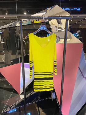 时尚露肩针织女衫